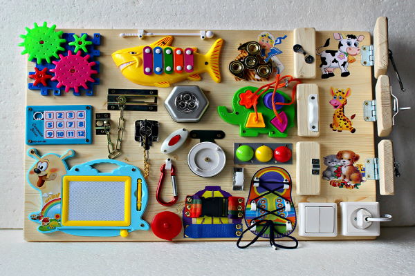 Преимущества и недостатки бизибордов Преимущества и недостатки бизибордов